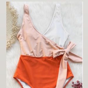 Very cute one piece! Perfect for spring break!